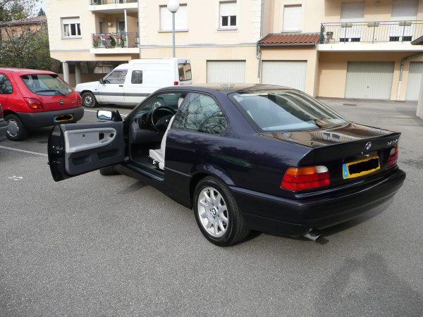BMW 323i coupé E36 modèle 1999