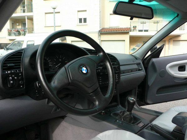 BMW 323i coupé E36 modèle 1999