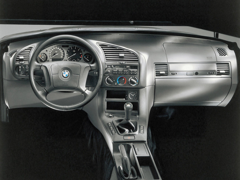 BMW Série 3 E36 - planche de bord