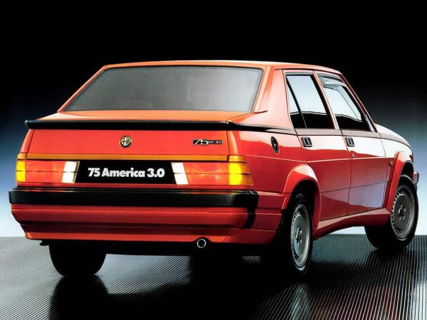 Alfa 75 6V 3.0 America 1987-1988 vue AR - photo Alfa Romeo