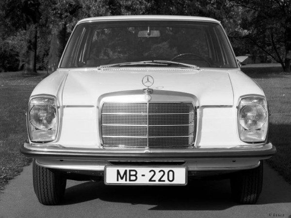Mercedes W115 vue AV 1968-1973 Strich Acht 220