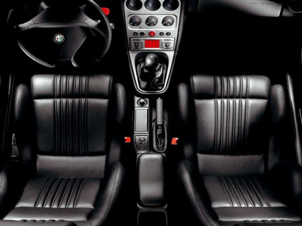 Alfa Romeo GTV 2003-2005 - intérieur