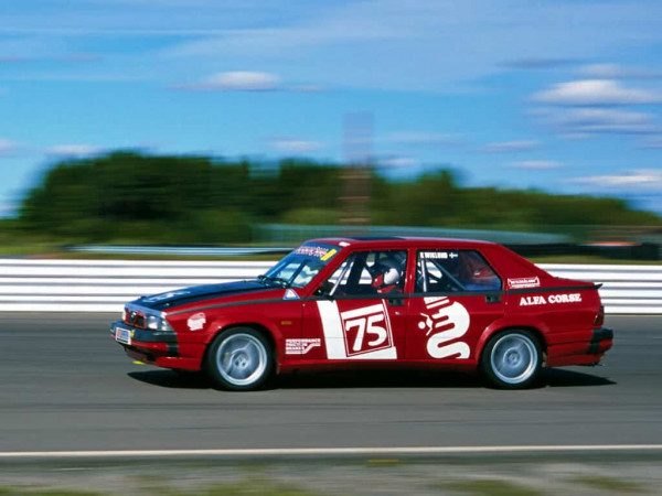 Alfa 75 V6 3,0 Production 1988-1991 compétition sport automobile
