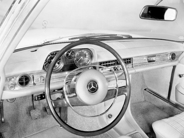 Mercedes 250C W114 intérieur 1968-1973 Strich Acht