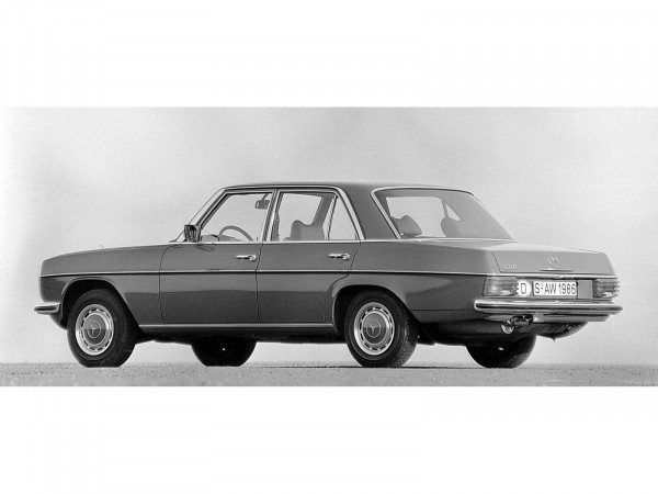 Mercedes Strich Acht W115-W114 250 vue AV 1973-1976