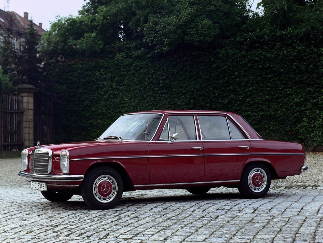 Mercedes Strich Acht W115 vue AV 1968-1973