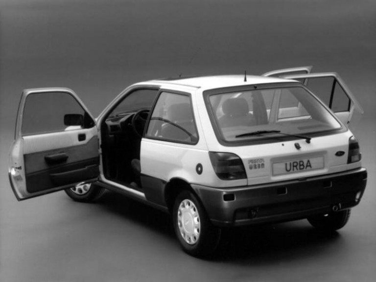 Ford Fiesta Urba 1989 vue AR - photo Ford