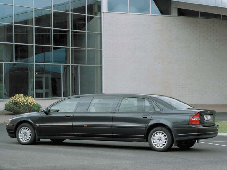 Volvo S80 Limousine vue AR 2002-2004 - photo Volvo