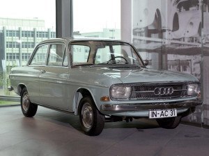 Audi 60 F103 1968-1969 2 portes vue AV - photo Musée Audi