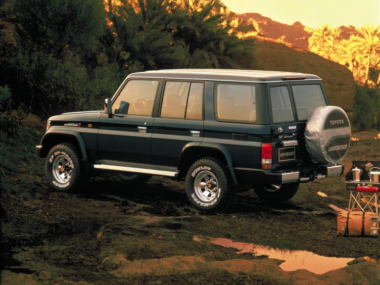 Toyota Land Cruiser II break 5p vue AR 1990-1996 - photo Toyota