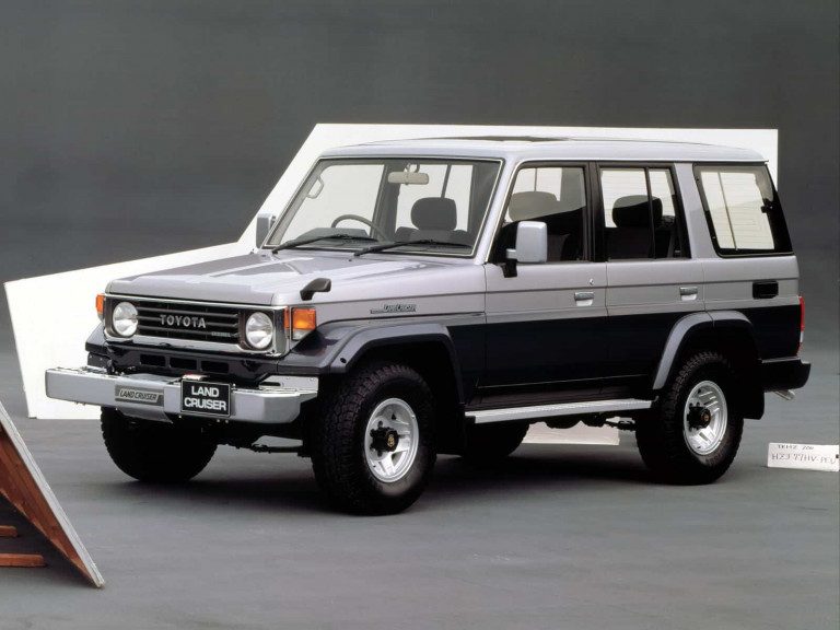 Toyota Land Cruiser 70 break 5p vue AV 1990-1999 - photo Toyota
