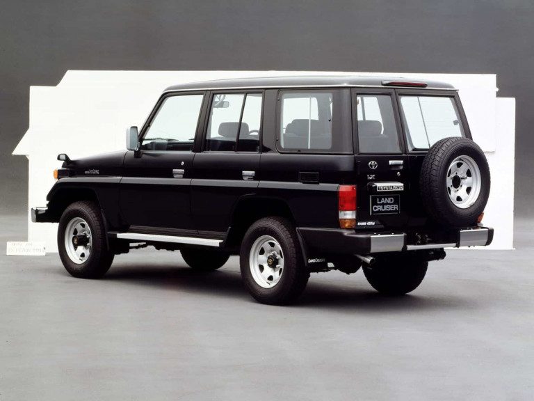 Toyota Land Cruiser 70 break 5p vue AR 1990-1999 - photo Toyota
