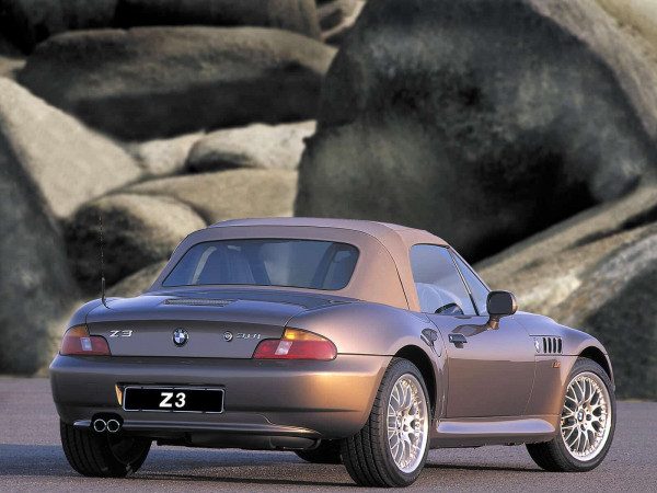 Z3 roadster 1999-2002 vue AR avec capote - photo BMW