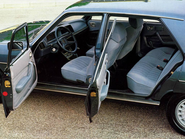 Peugeot 604 1977-1979 intérieur - photo Peugeot