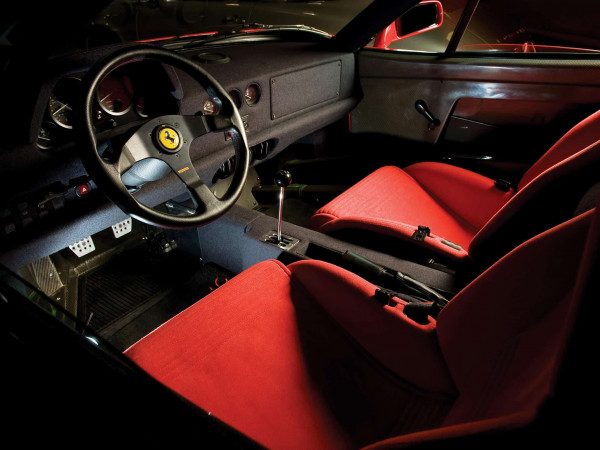Ferrari F40 1988-1992 US planche de bord - photo Darin Schnabel