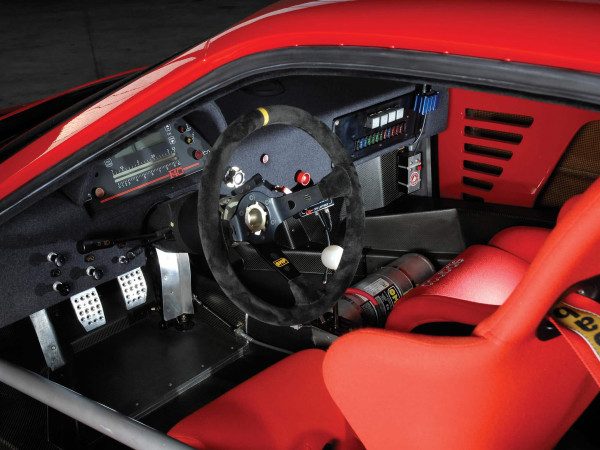 Ferrari F40 LM Michelotto 1989-1994 intérieur - photo : auteur inconnu DR