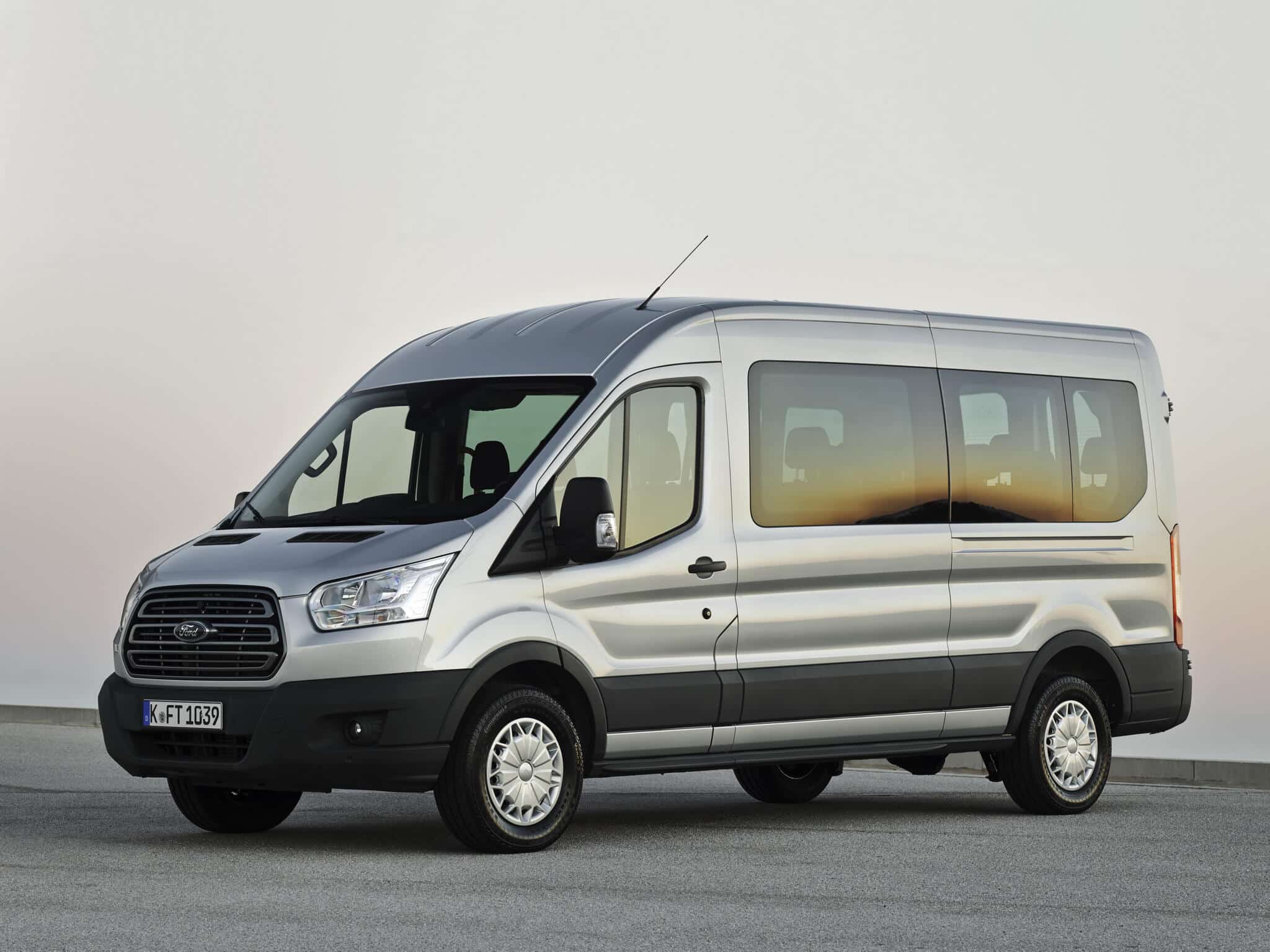 Какой транзит лучше. Ford Transit 2. Ford Transit микроавтобус. Форд Транзит минибус. Форд Транзит l3h2 пассажирский.