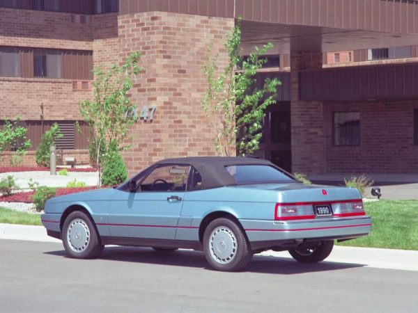 Cadillac Allanté 1987-1991 vue AR avec capote - photo Cadillac