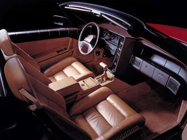 Cadillac Allanté version Europe 1989-1991 intérieur - photo Cadillac