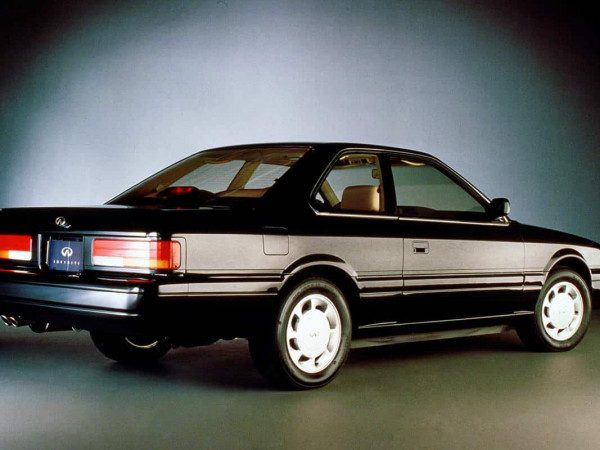 Infiniti M30 1989-1992 vue AR - photo Infiniti