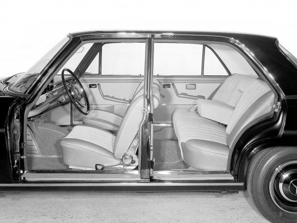 Mercedes-Benz W108-W109 intérieur 1965-1972 - photo Mercedes-Benz