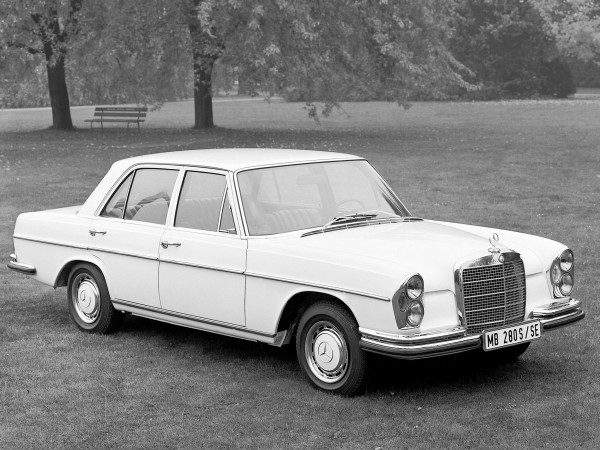 Mercedes-Benz 280 S avec double optique (W108) 1968-1972 - photo Mercedes-Benz