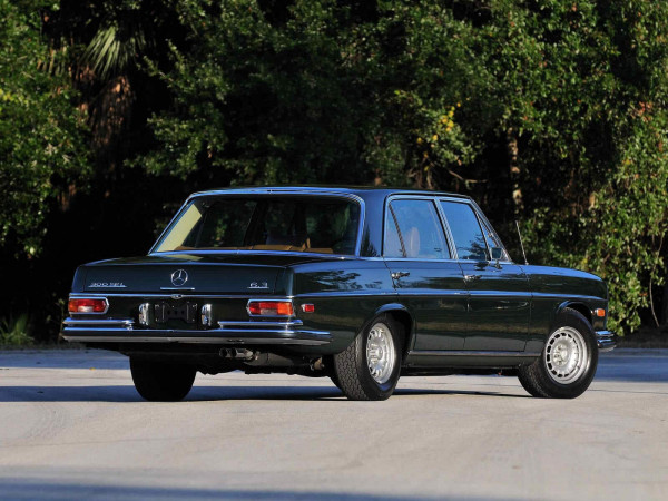 Mercedes-Benz 300 SEL 6,3 US (W109) vue AR 1969-1971 - photo : auteur inconnu DR