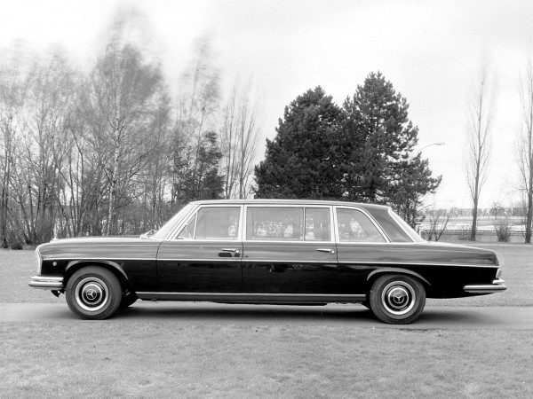 Mercedes-Benz 300 SEL Limousine Vatican 1967 - photo Mercedes-Benz