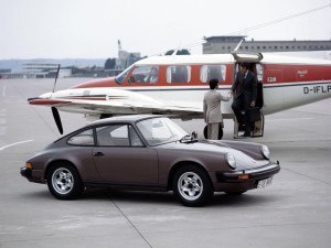 Porsche 911 Carrera 3.0 1975-1977 vue AV - photo Porsche