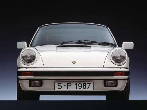 Porsche 911 Carrera 3.2 1983-1989 face AV - photo Porsche