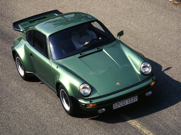 Porsche 911 Turbo 3.0 1975-1977 vue AV - photo Porsche