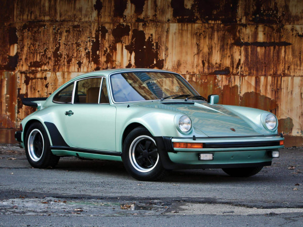 Porsche Turbo Carrera US 1976-1977 vue AV - photo : auteur inconnu DR