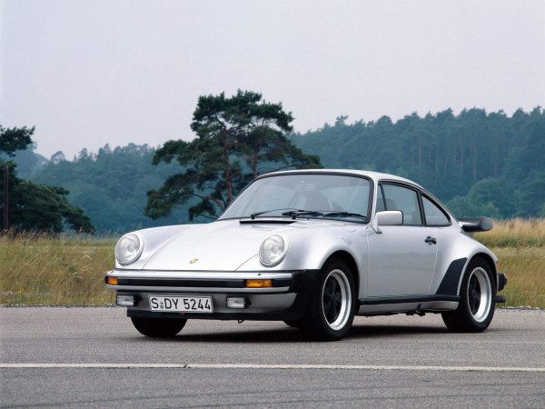 Porsche 911 Turbo 3.3 1977-1980 vue AV - photo Porsche