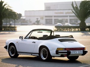 Porsche 911 Cabriolet SC 3.0 1983 vue AR - photo Porsche