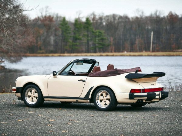 Porsche 911 Cabriolet Turbo US 1987-1989 vue AR - photo : auteur inconnu DR