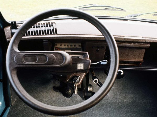 Citroën Ami 8 Break 1973-1975 planche de bord - photo Citroën