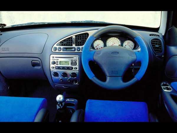 Ford Puma Racing 2000-2001 planche de bord - photo Ford