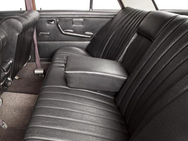 Mercedes-Benz 280 SE (W108) 1968-1972 intérieur partie AR - photo : auteur inconnu DR