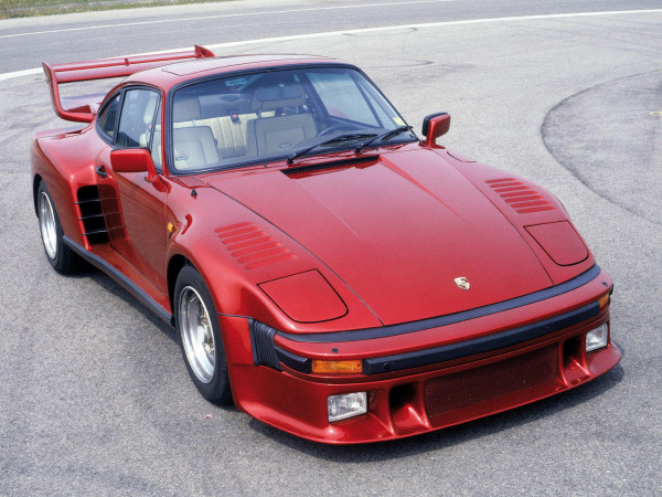 Porsche 935 Kremer Street version 1983 vue AV - photo : auteur inconnu DR