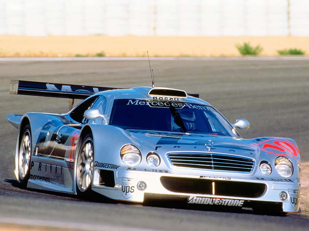 Mercedes CLK-GTR Revoslot mais aussi une Mc Laren GTR et des ... Gr2 des années 70... CLK-GTR_AMG_Racing_Version_1997-1998_1