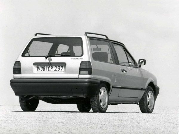 Volkswagen Polo hatchback 1990-1994 vue AR - photo Volkswagen