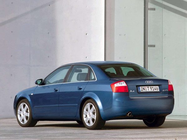 Audi A4 B6 2000-2004 vue AR - photo Audi