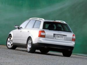 Audi A4 B6 Avant 2002-2004 US vue AR - photo Audi