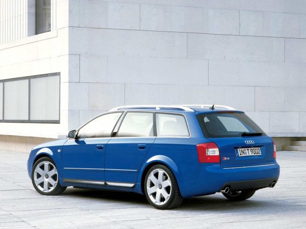 Audi A4 B6 S4 Avant 2002-2004 vue AR - photo Audi