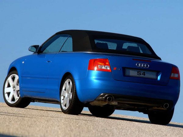 Audi A4 B6 S4 cabriolet 2003-2006 vue AR avec capote - photo Audi