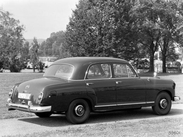 Mercedes-Benz Ponton 190b (W121) 1959-1961 vue AR - photo Mercedes-Benz