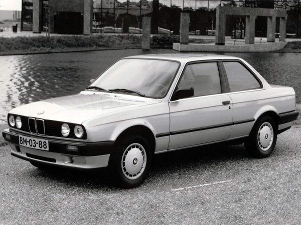 BMW Série 3 E30 deux portes 1987-1991 vue AV - photo BMW