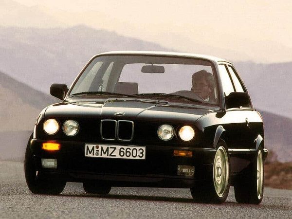 BMW Série 3 E30 deux portes 325i 1987-1991 vue AV - photo BMW