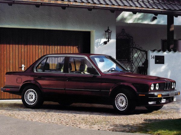 BMW Série 3 E30 quatre portes US 1986-1987 - photo BMW