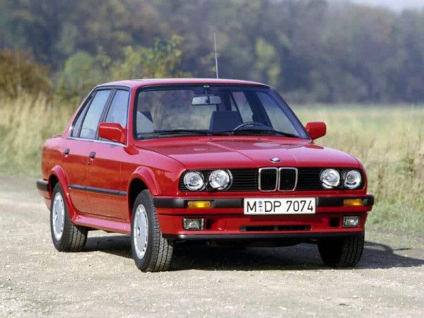 BMW Série 3 E30 quatre portes 325iX 1987-1991 vue AV - photo BMW